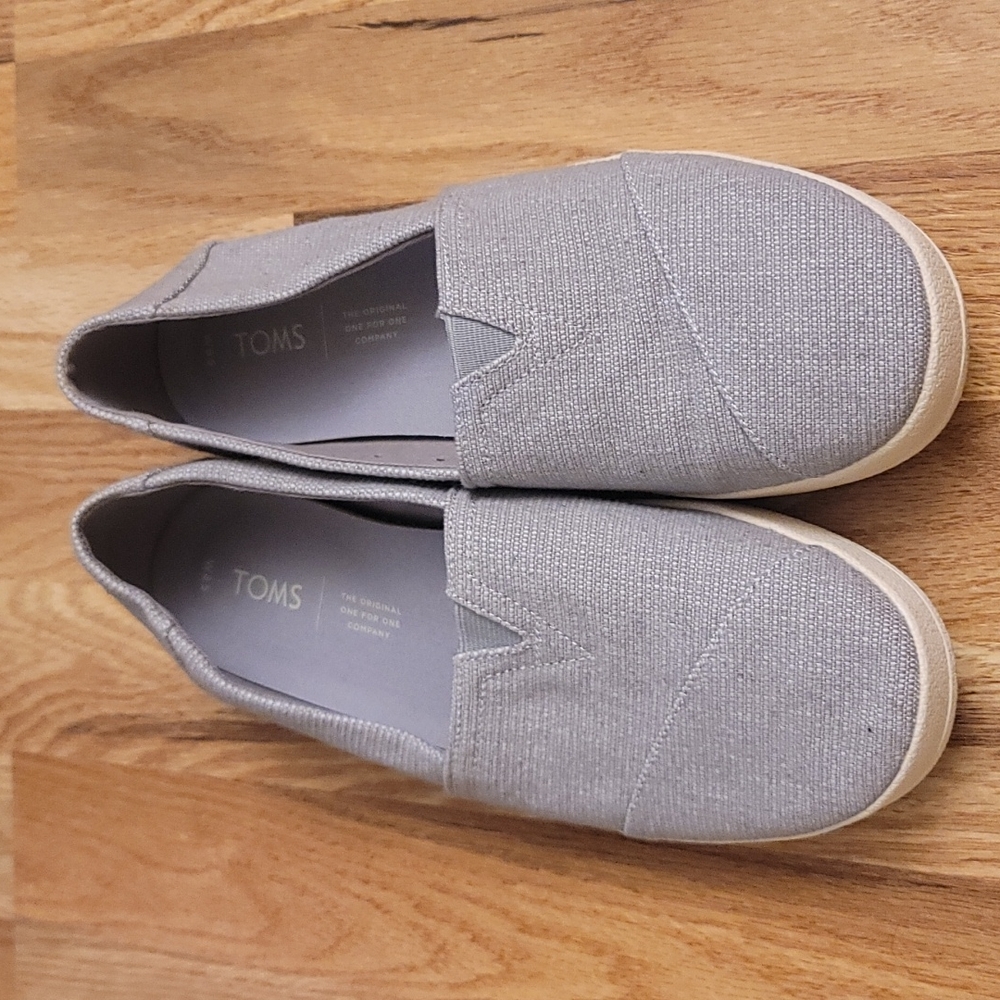 Toms Slip on Sneakers sz 8.5